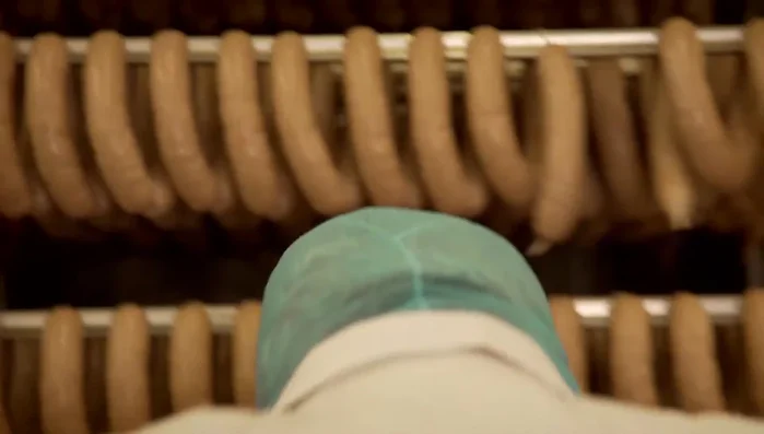 Das Fleisch sollte frisch von der Zerlegung sein und direkt verarbeitet werden. [37.5]