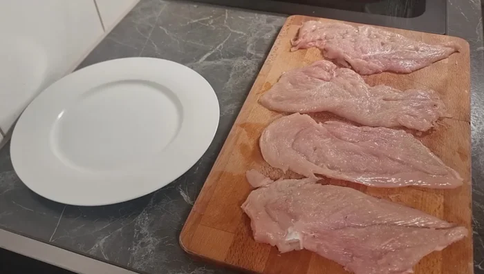 Hähnchen mit Salz und Pfeffer würzen (33.719)