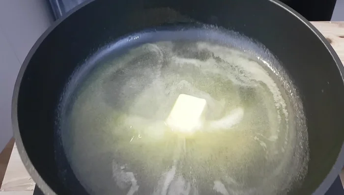 Teig zu kleinen Frikadellen formen.