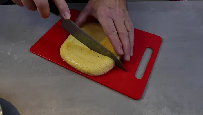 Eierstich in Scheiben schneiden.