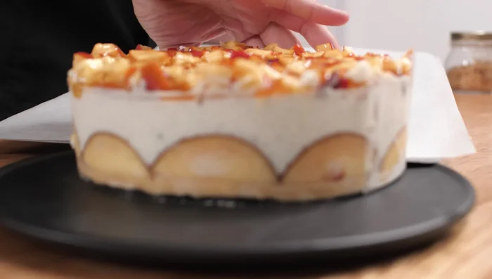 Die Torte für 2-3 Stunden kühlen.