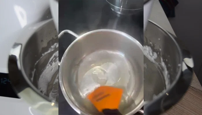 Quark, Zucker und Eierlikör verrühren. Gelatine unterrühren. Sahne unterheben.