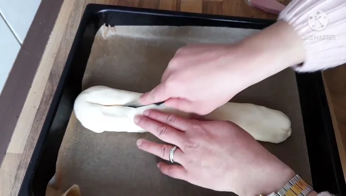 Beide Hefezöpfe einschneiden (472.38).