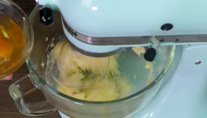 Eier unterrühren (112.96)