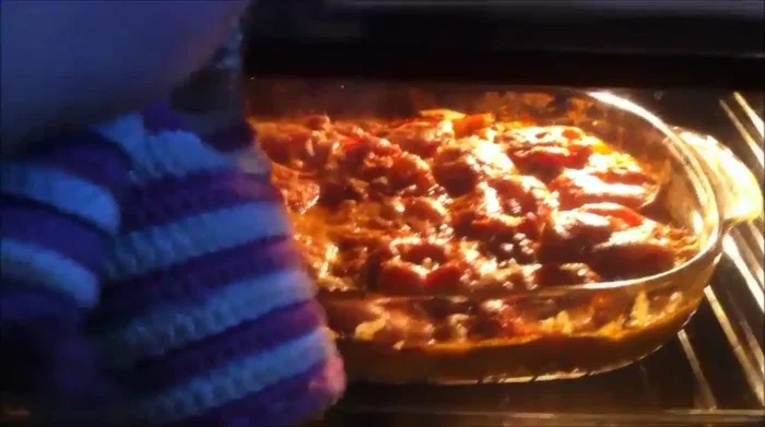 Im vorgeheizten Ofen bei 175°C ca. 30 Minuten backen, bis der Käse goldgelb ist.