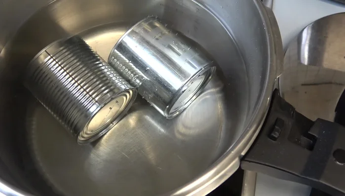 Bei Verwendung eines normalen Topfs: Mindestens 3 Stunden köcheln lassen, dabei ständig umrühren (95.579), um ein Anbrennen zu vermeiden.