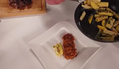 Geschmorte Rehkeule: Rezept mit Wurzelgemüse & Süßkartoffelrösti