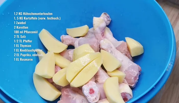 Kartoffeln schälen und in Viertel schneiden. Zwiebeln in halbe Ringe schneiden. Karotten in mittelgroße Stücke schneiden.