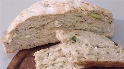 Zucchini-Thymian-Käsebrot: Einfaches Rezept Schritt für Schritt