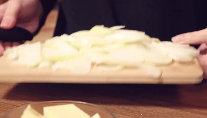 Kartoffeln waschen und in kochendem Wasser ca. 30-40 Minuten weich kochen.