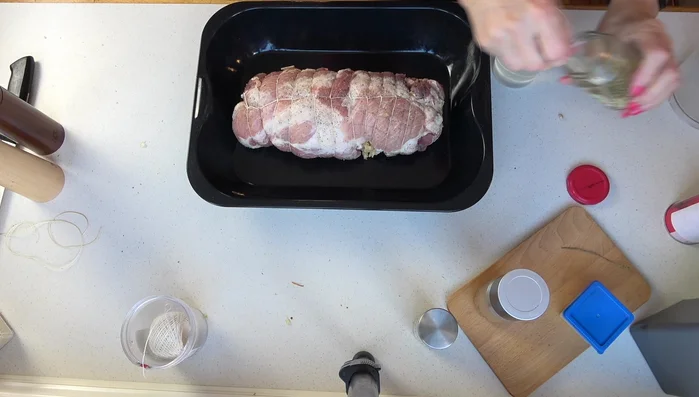 Im vorgeheizten Backofen bei 160-170°C ca. 1,5 Stunden garen.