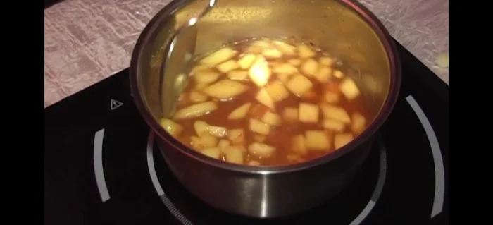 Soße von der Kochstelle nehmen.