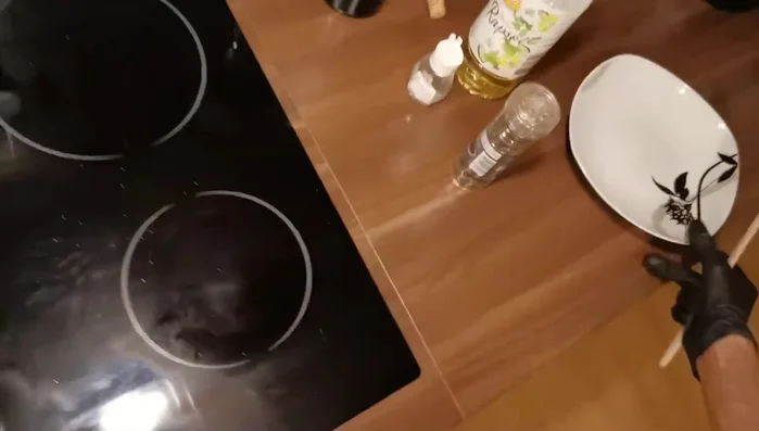 Fleisch mit Salz und Pfeffer würzen.