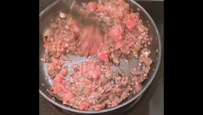 Petersilie unterheben.