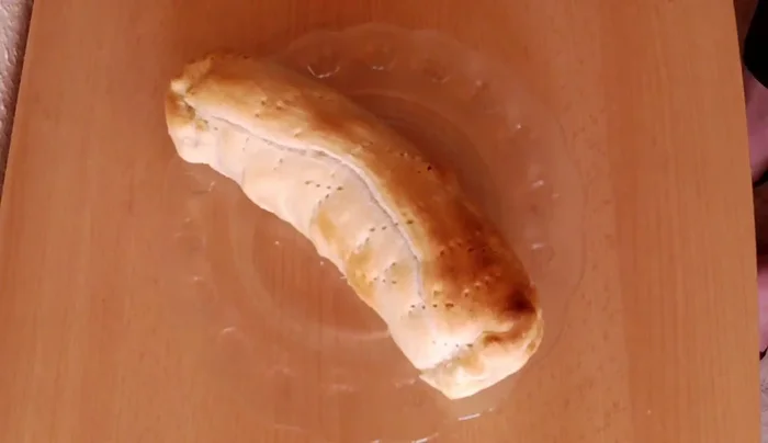 Nach dem Backen abkühlen lassen und in Scheiben schneiden.