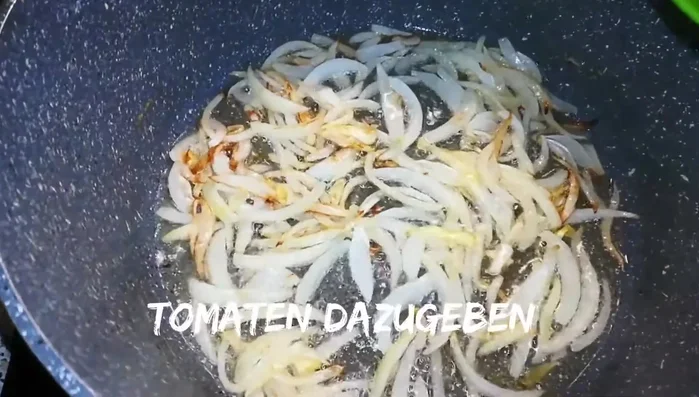 Abschmecken und gegebenenfalls nachwürzen.