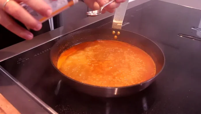 Sauce auf die Hälfte reduzieren (293.53).