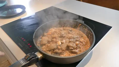 Hirschgeschnetzeltes mit Steinpilzen: Wildes Rezept (15 Min)