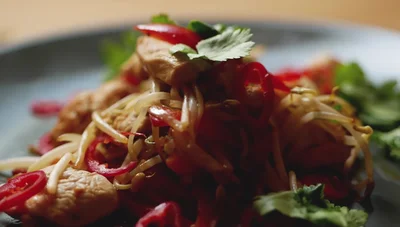 Schnelles Wok-Gemüse mit Hähnchen: Fertig in 20 Minuten!