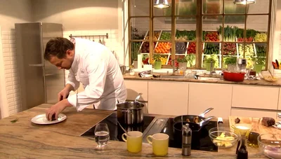 Rehbraten Rezept: Andreas Döllerers perfekter Rehbraten mit Rotkraut & Brezenknödel