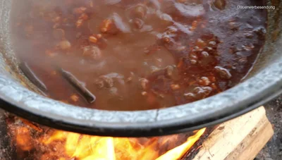 Rehragout vom offenen Feuer: Rezept & Anleitung
