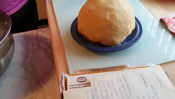 Teig für ca. 2 Stunden kalt stellen. (1:15, 1:15)