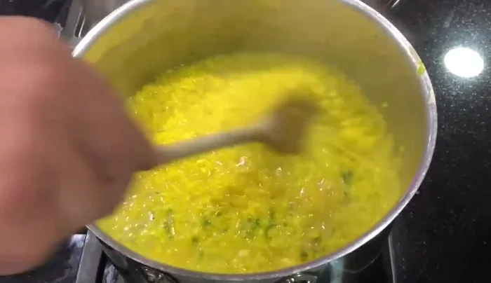 Mit Salz und Pfeffer abschmecken.