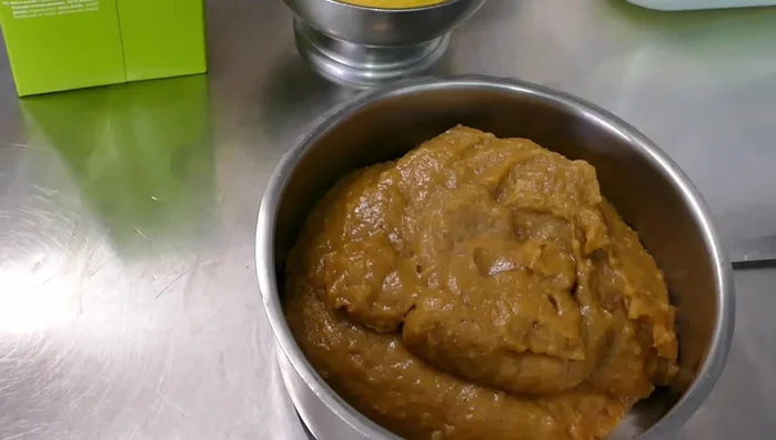 Demi-Glace hinzufügen. (147.45)