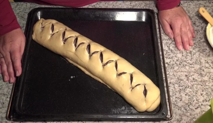 Strudel im vorgeheizten Backofen bei 180°C ca. 25 Minuten backen. [783.87]