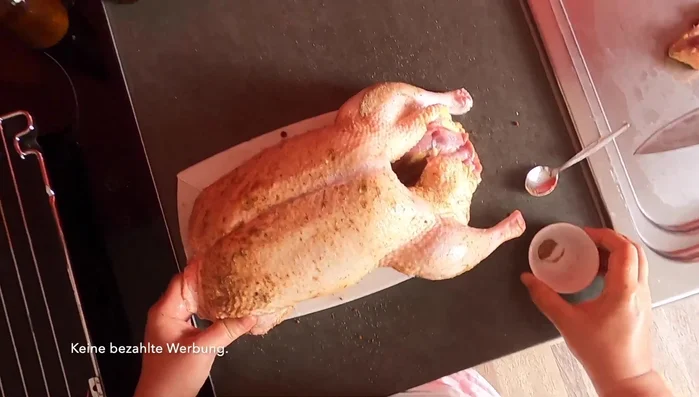 Die Enten in den Bräter legen. (644.79)