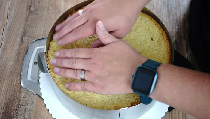 Für ca. 2 Stunden kalt stellen.