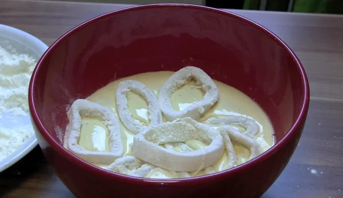 Olivenöl in einer Pfanne erhitzen.