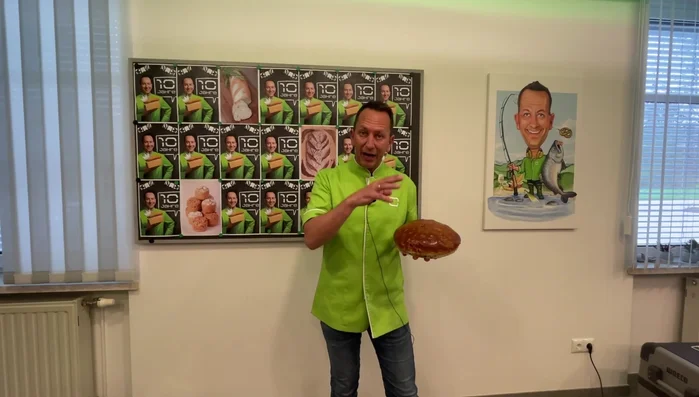 Teig vorsichtig zu einer runden Form formen (aufpassen, dass der Teig nicht zu sehr bearbeitet wird)