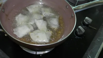 Samosa Rezept: Knusprige Teigtaschen mit Hackfleisch-Curry-Füllung