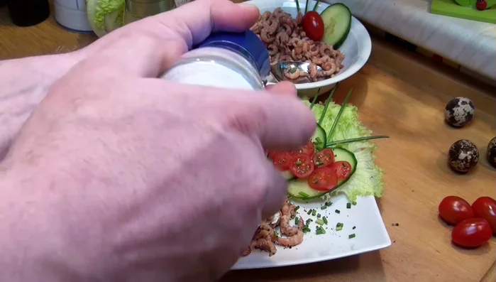 Mit Salz abschmecken.