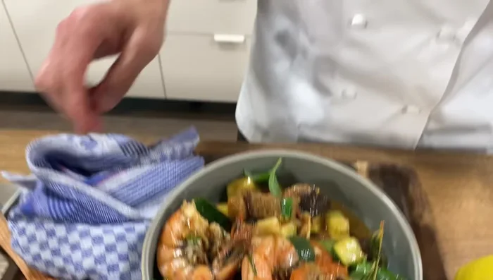 Mit etwas Zitronensaft beträufeln.