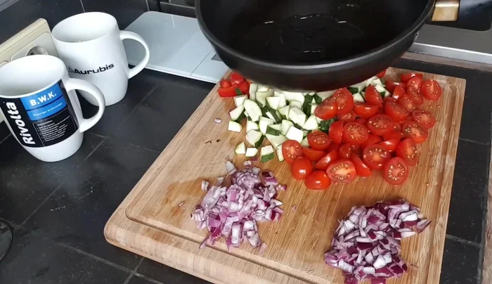 Pfanne/Topf mit Olivenöl (und 1 EL Butter) erhitzen.