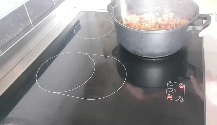 Servieren und mit frischer Petersilie garnieren.