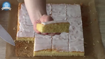 Saftiger Zitronenkuchen Rezept: Fluffig & Einfach!