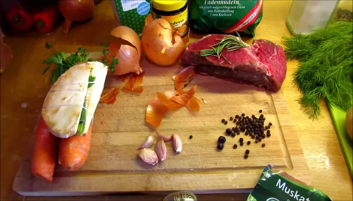 Gemüsebrühe Pulver hinzufügen (nur wenn kein Knochen verwendet wird).