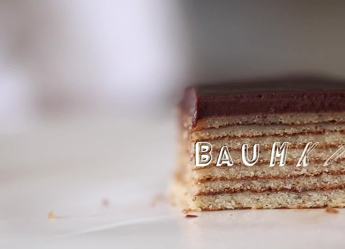 Kochendes Wasser in einem kleinen Topf erhitzen. Die Schüssel mit der Eiermischung über das Wasser stellen (Boden der Schüssel darf das Wasser nicht berühren) und 5-7 Minuten köcheln lassen, bis 120°F erreicht sind.