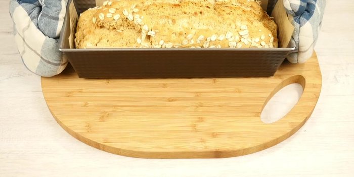 Brot vollständig abkühlen lassen, bevor es angeschnitten wird.