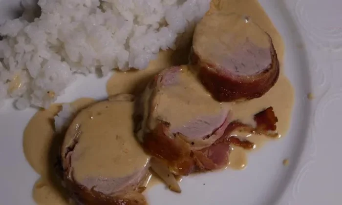 Mit Senfsauce servieren.