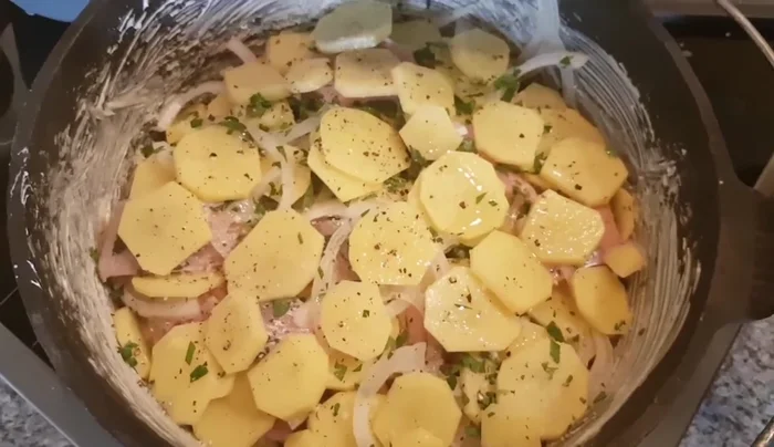 Sahne gleichmäßig verteilen.