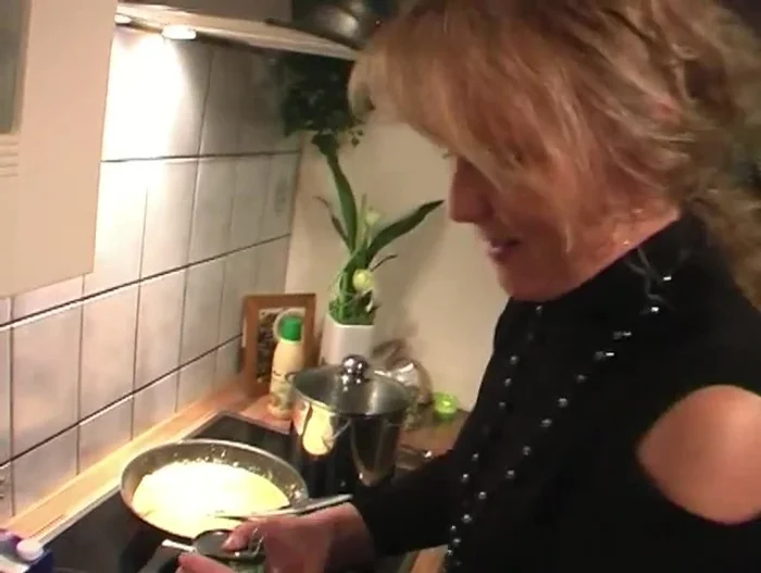 Mais und Erbsen unterrühren. (259.759)