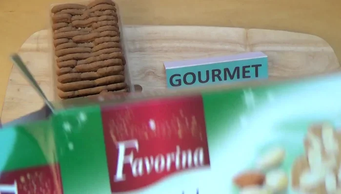 Zuerst die Zutaten vorbereiten. Butter, Zucker und Ei schaumig rühren.