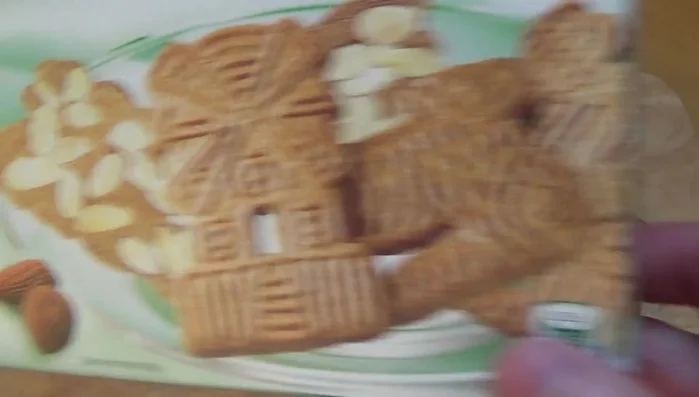 Trockene Zutaten nach und nach unter die feuchten Zutaten heben.