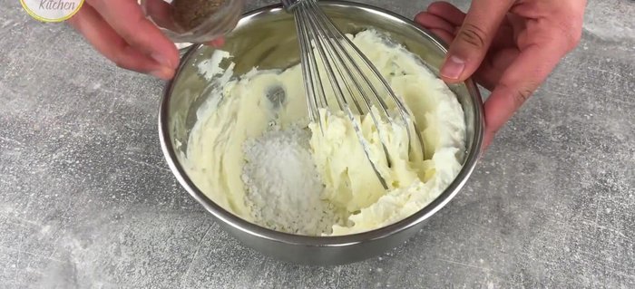 Puderzucker und Vanillezucker unterrühren.