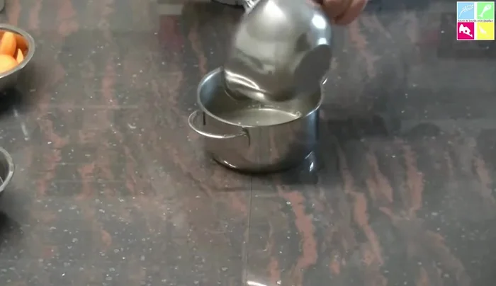 Kuhmilch unterrühren. [427.97]