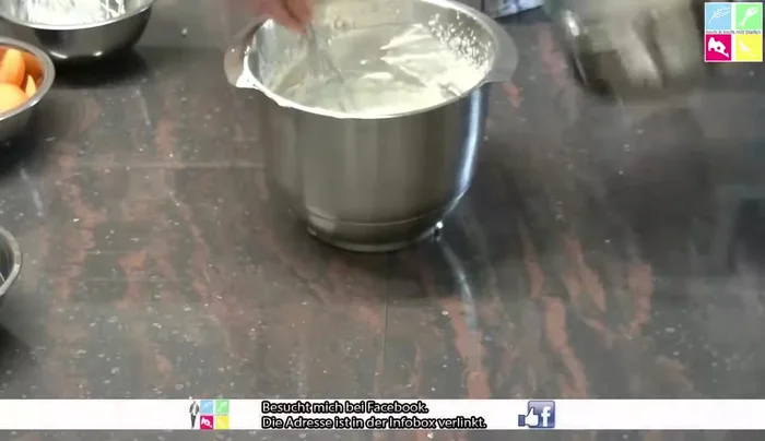 Sahne unter die Milchreis-Masse heben. [442.58]